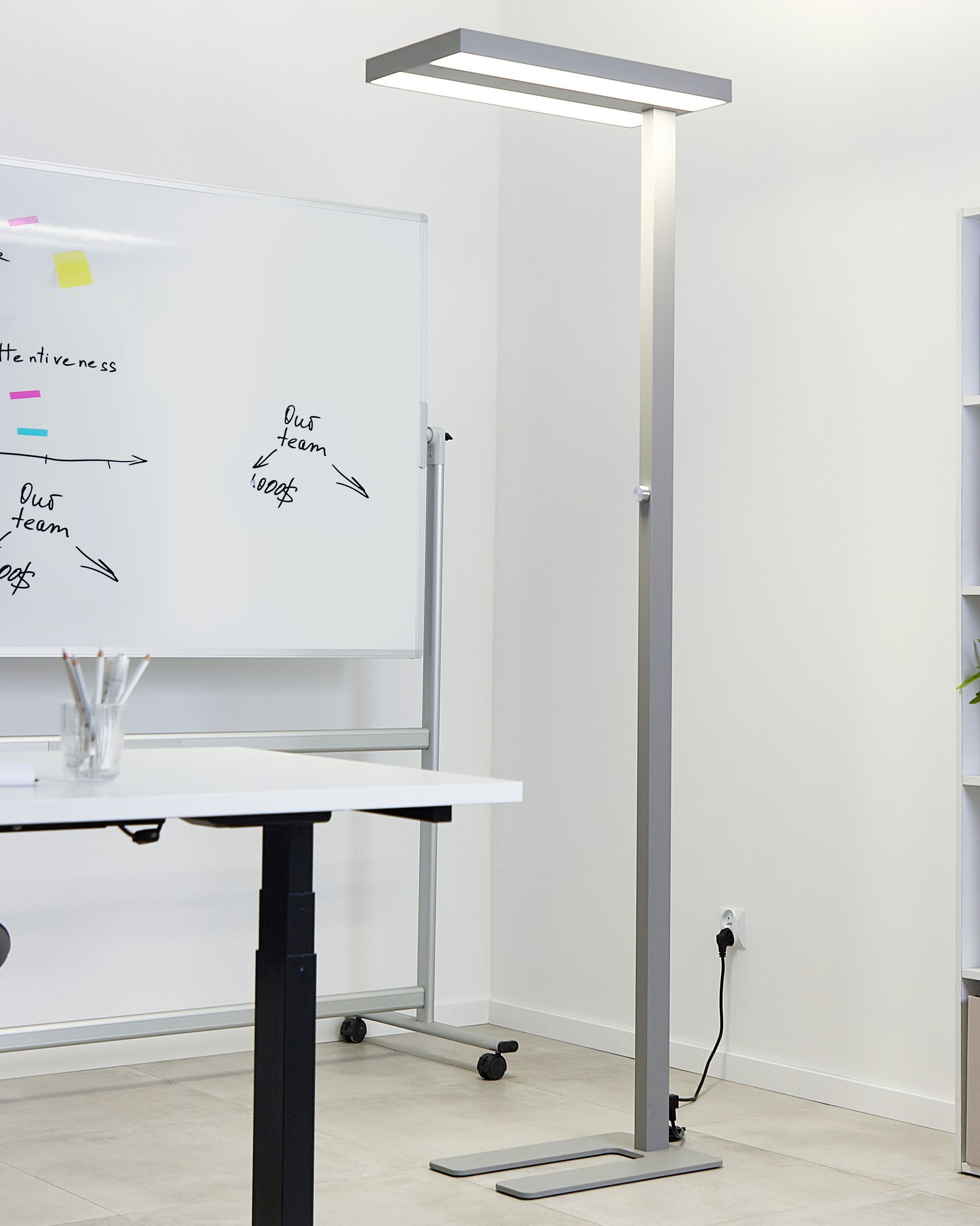 Candeeiro LED de pé prateado 197 cm iluminação de leitura com regulador de intensidade luminosa