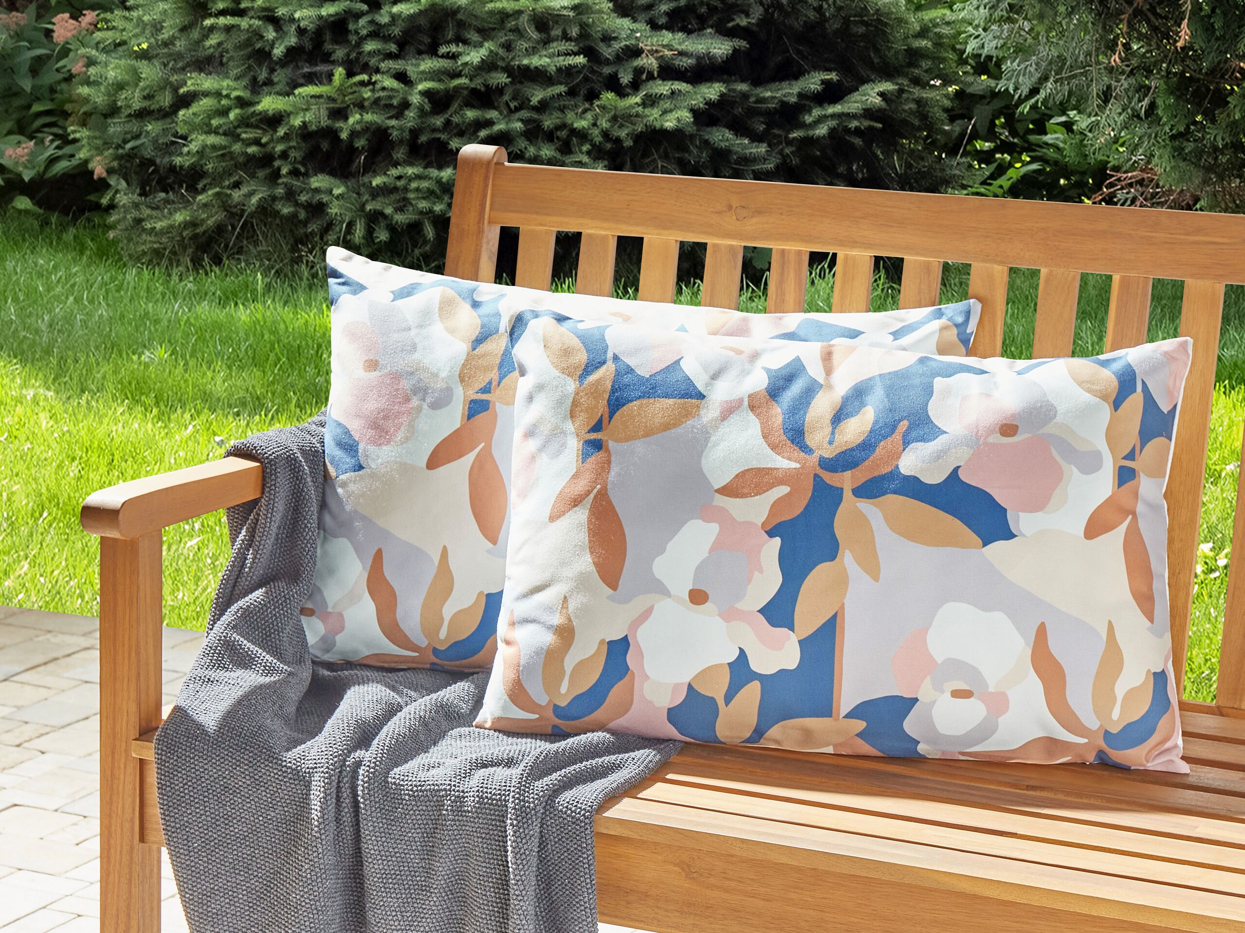 Conjunto de 2 almofadas de exterior em poliéster multicolor 40 x 60 cm com padrão floral e resistente à água para jardim moderno