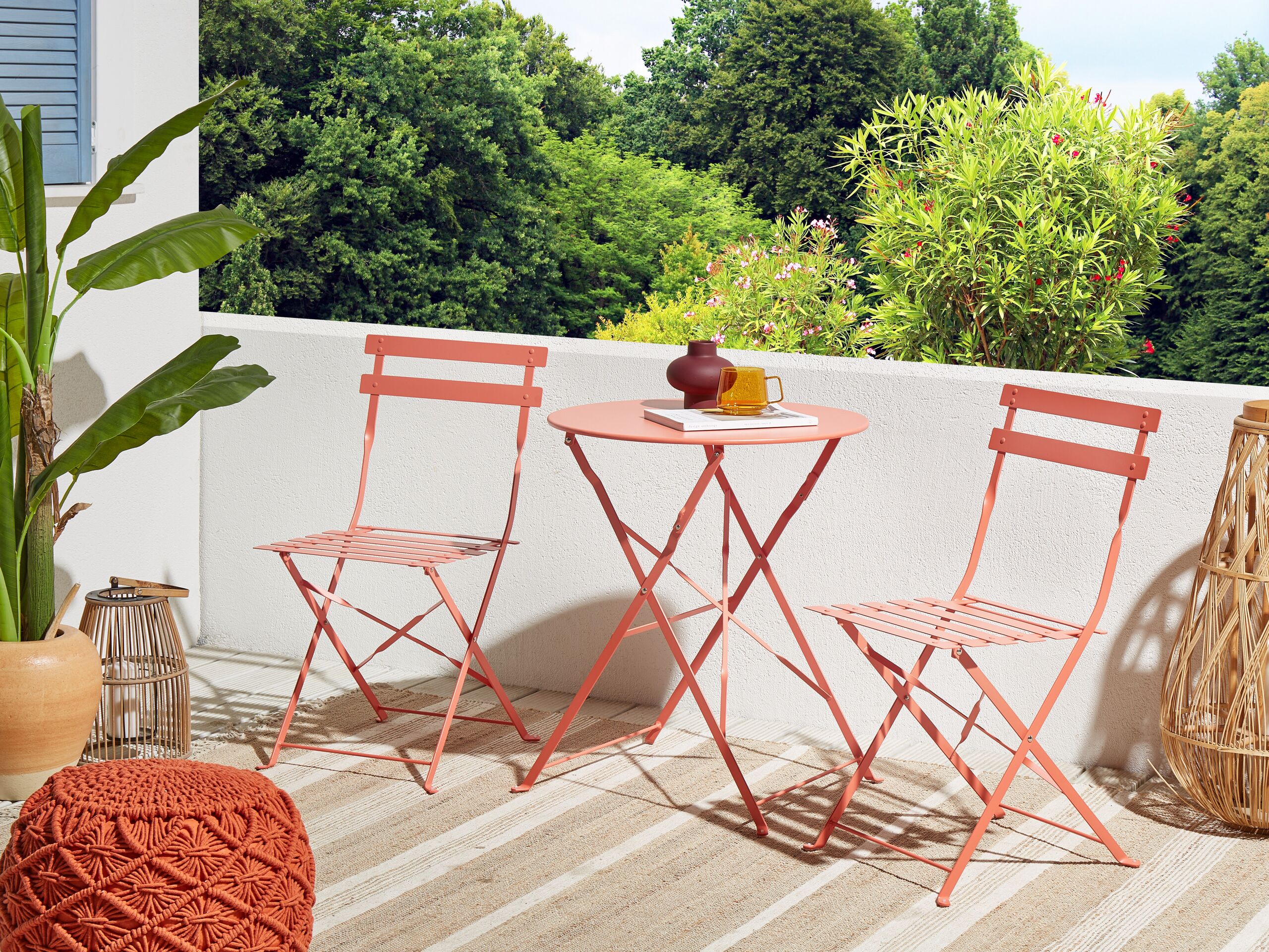 Conjunto de jardim em aço pintado em cor de coral com 2 cadeiras ??e mesa dobráveis design minimalista simples
