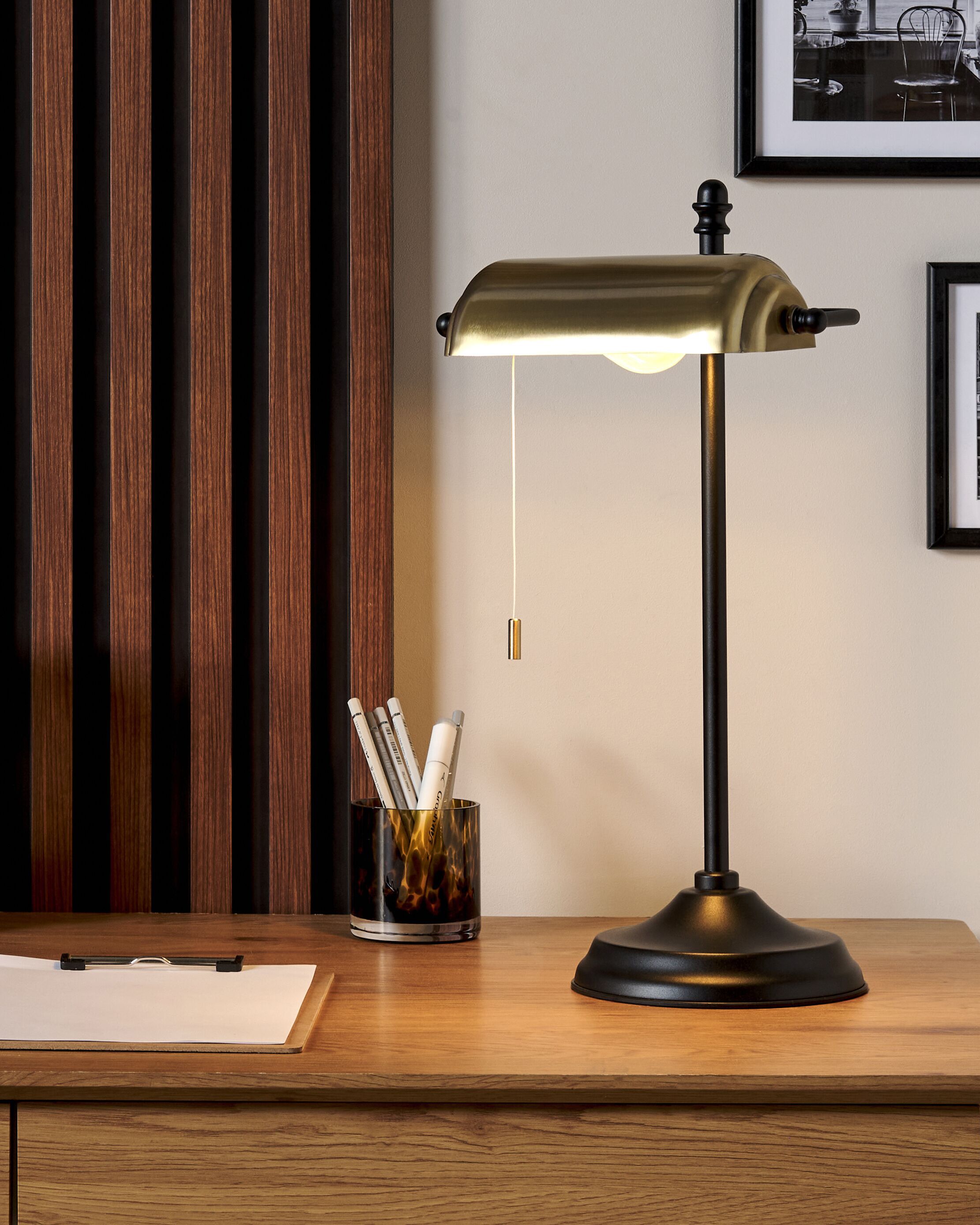 Candeeiro de mesa preto e dourado com base de metal e abajur de vidro ajustável interruptor de puxar iluminação de estilo retro