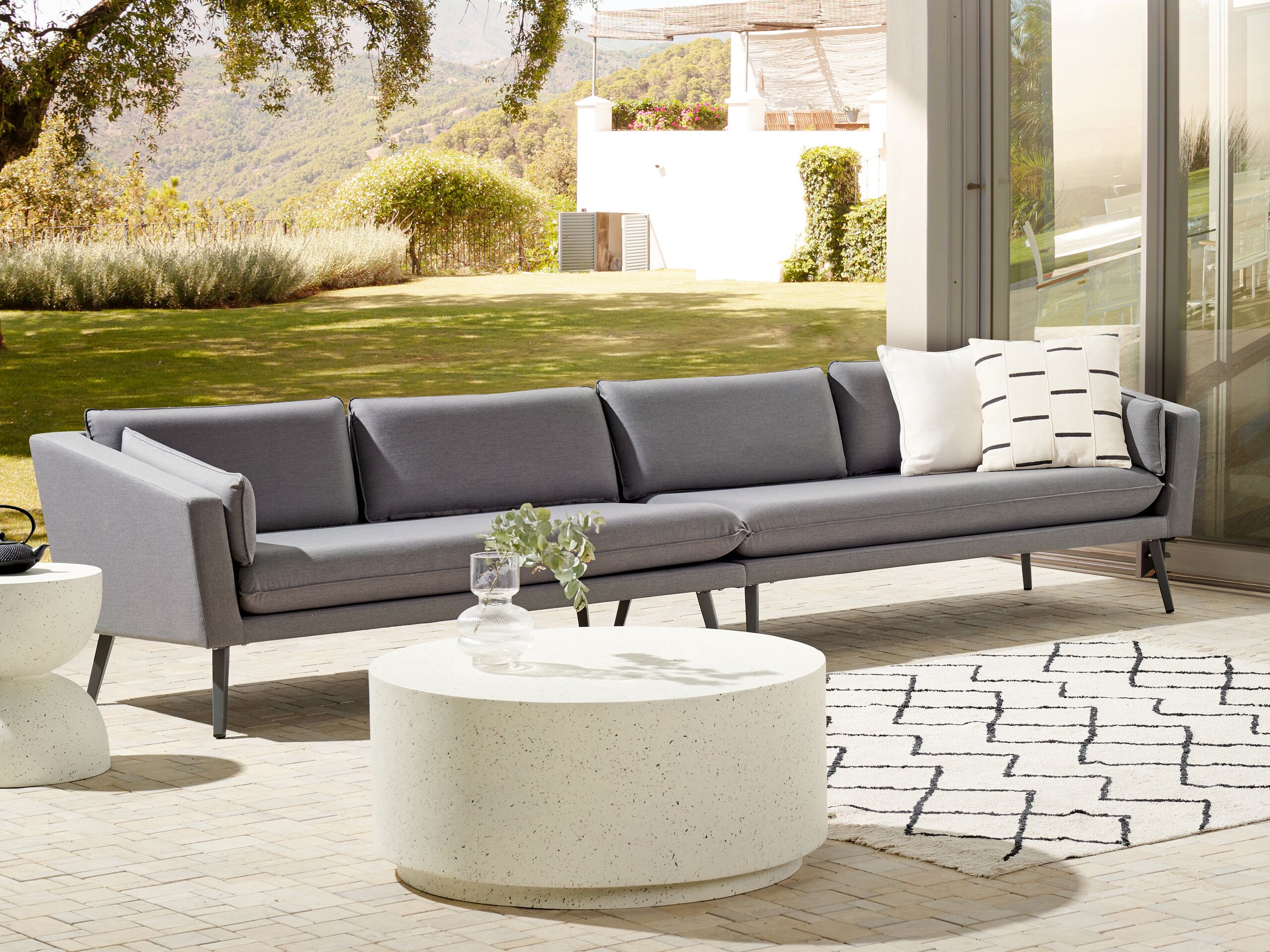 Sofá de canto de jardim estofado em poliéster cinzento com 4 lugares resistente aos UV e água de estilo moderno