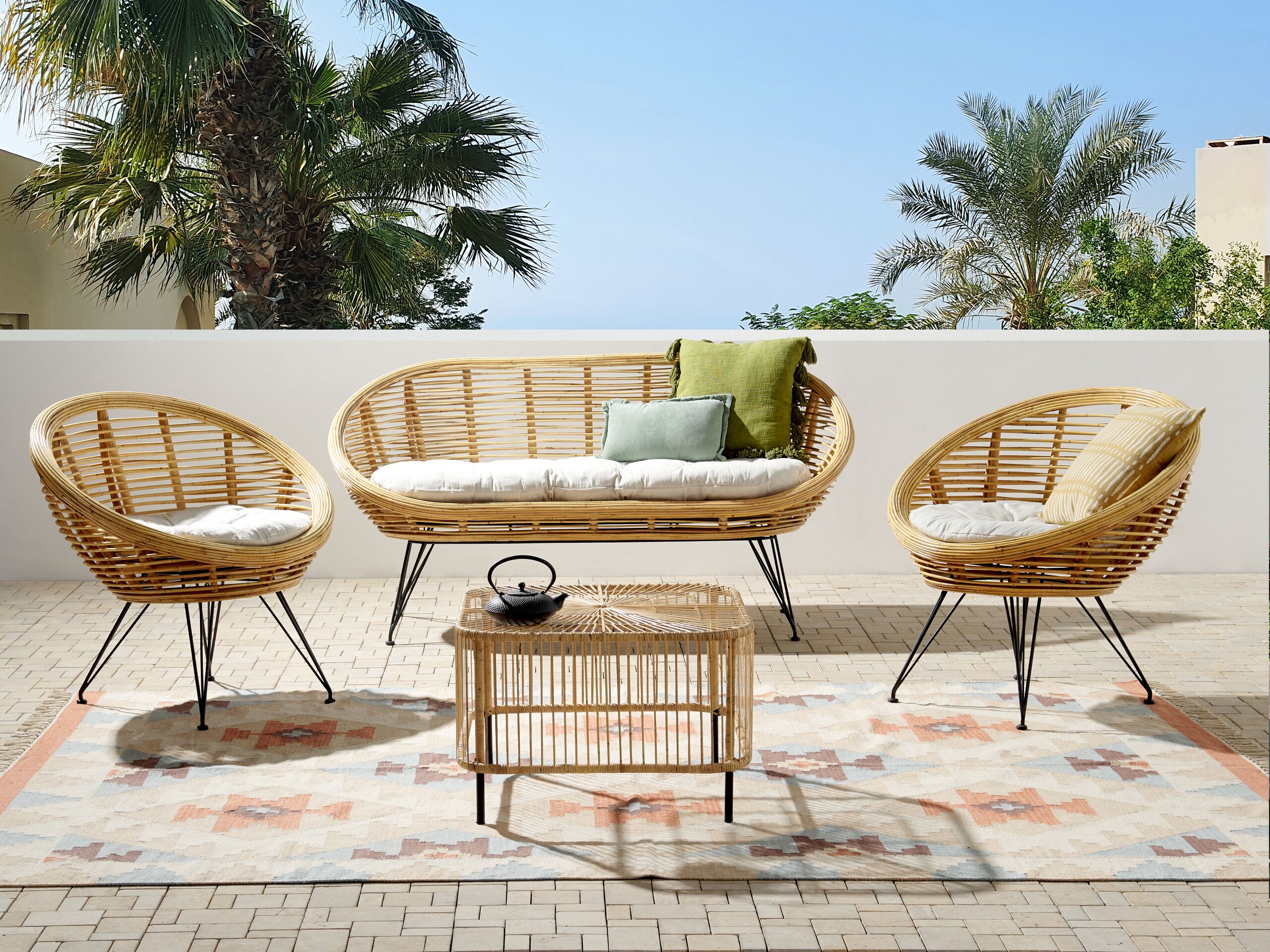 Conjunto de sofá de 2 lugares 2 cadeiras e mesa de centro em rattan natural creme com almofada para assento de algodão para interior ou exterior boho