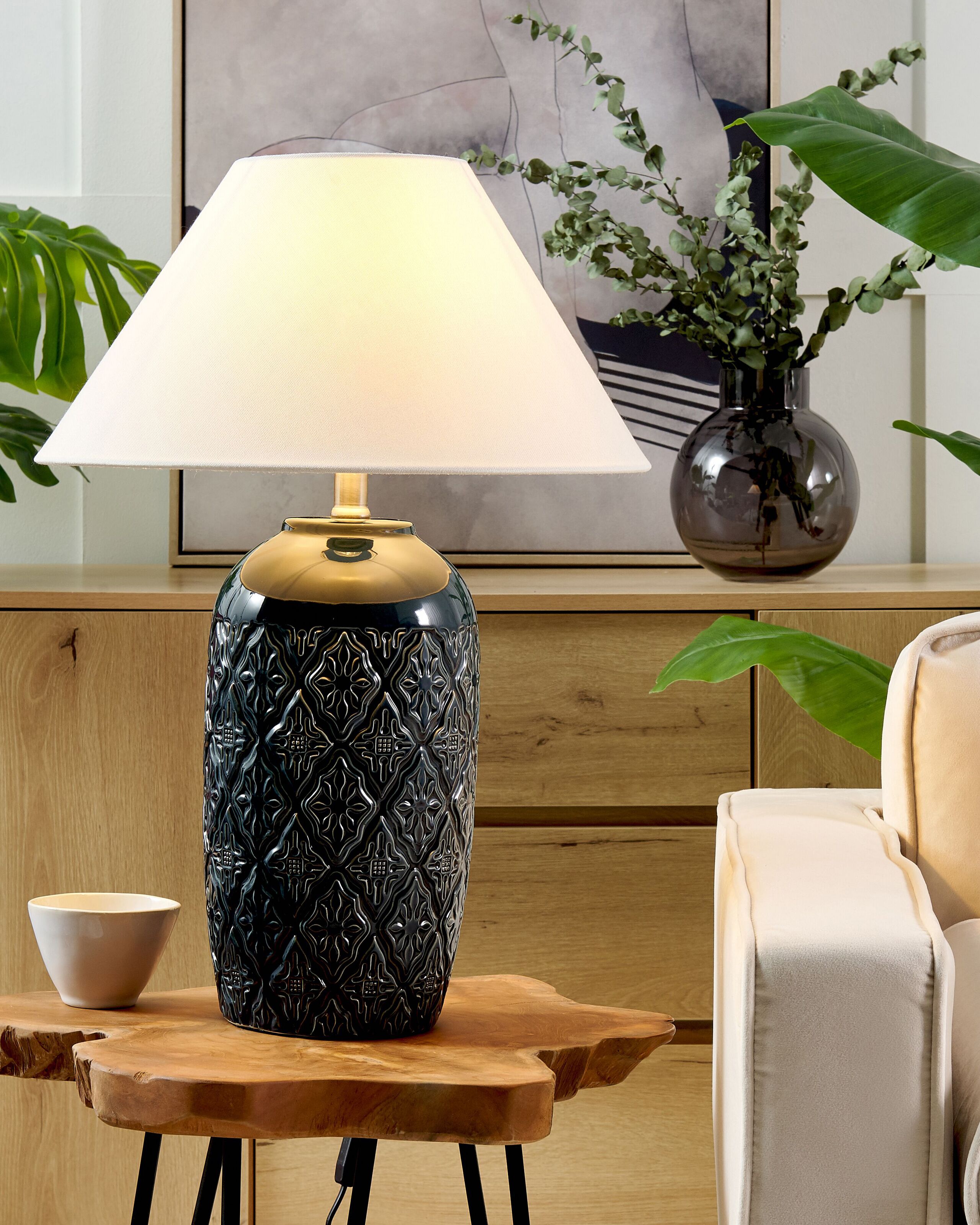 Candeeiro de mesa com base de cerâmica azul escuro e abajur de tecido iluminação ambiente