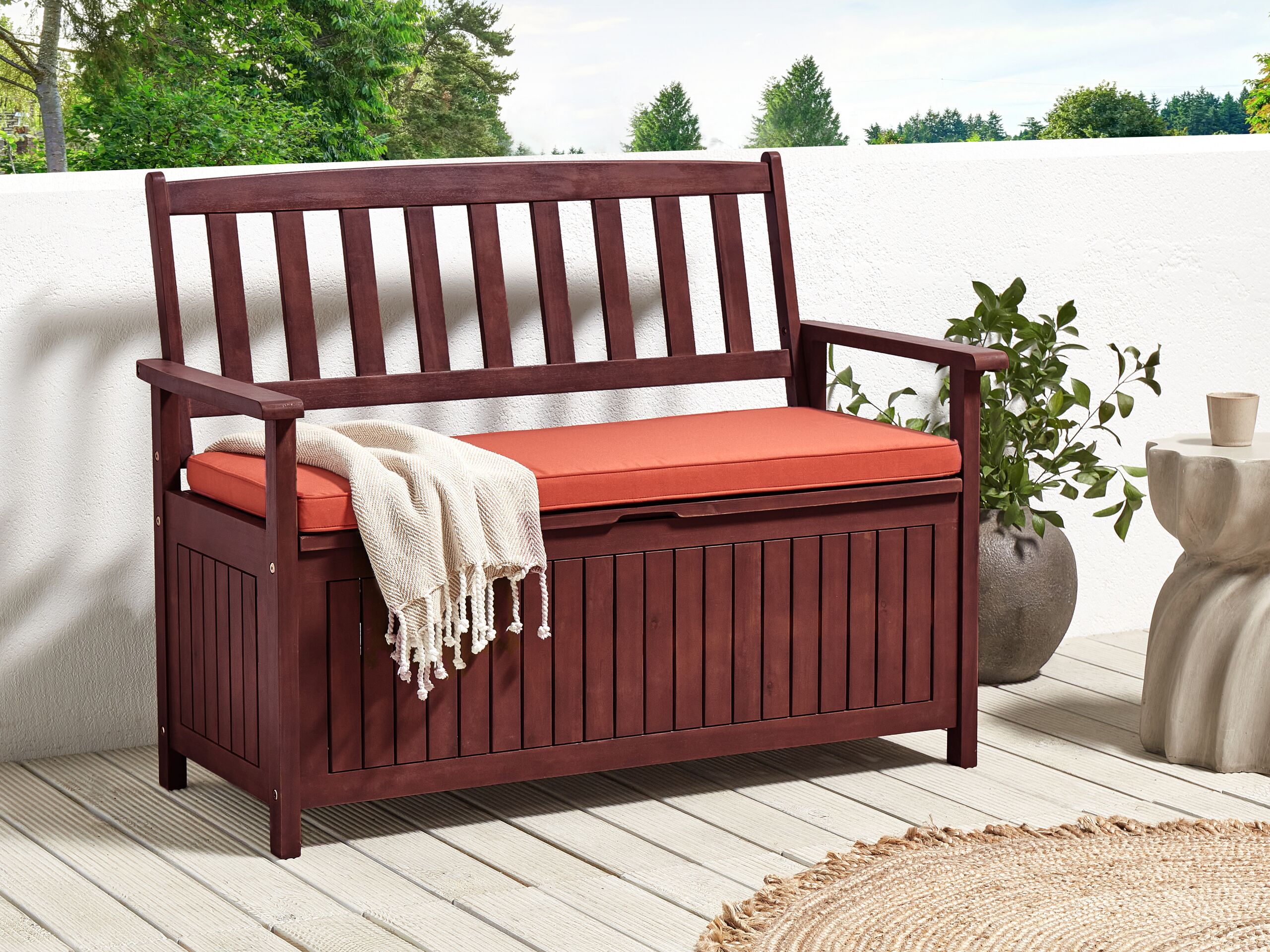 Banco de jardim em madeira maciça mogno de acácia 120 cm com espaço de arrumação e almofada de assento vermelha para exterior