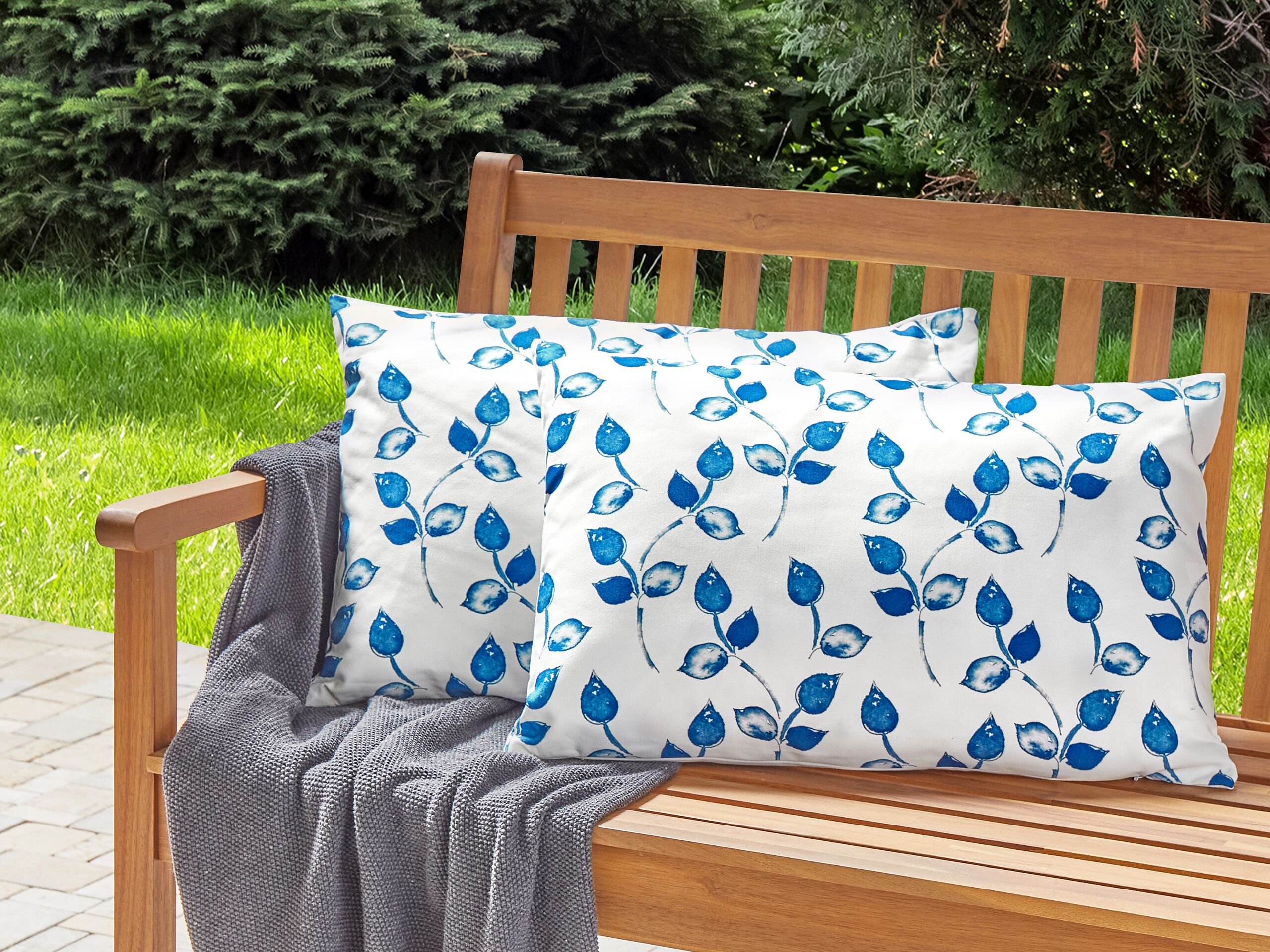 Conjunto de 2 almofadas de jardim em poliéster azul e branco 40 x 60 cm design moderno com padrão de folha
