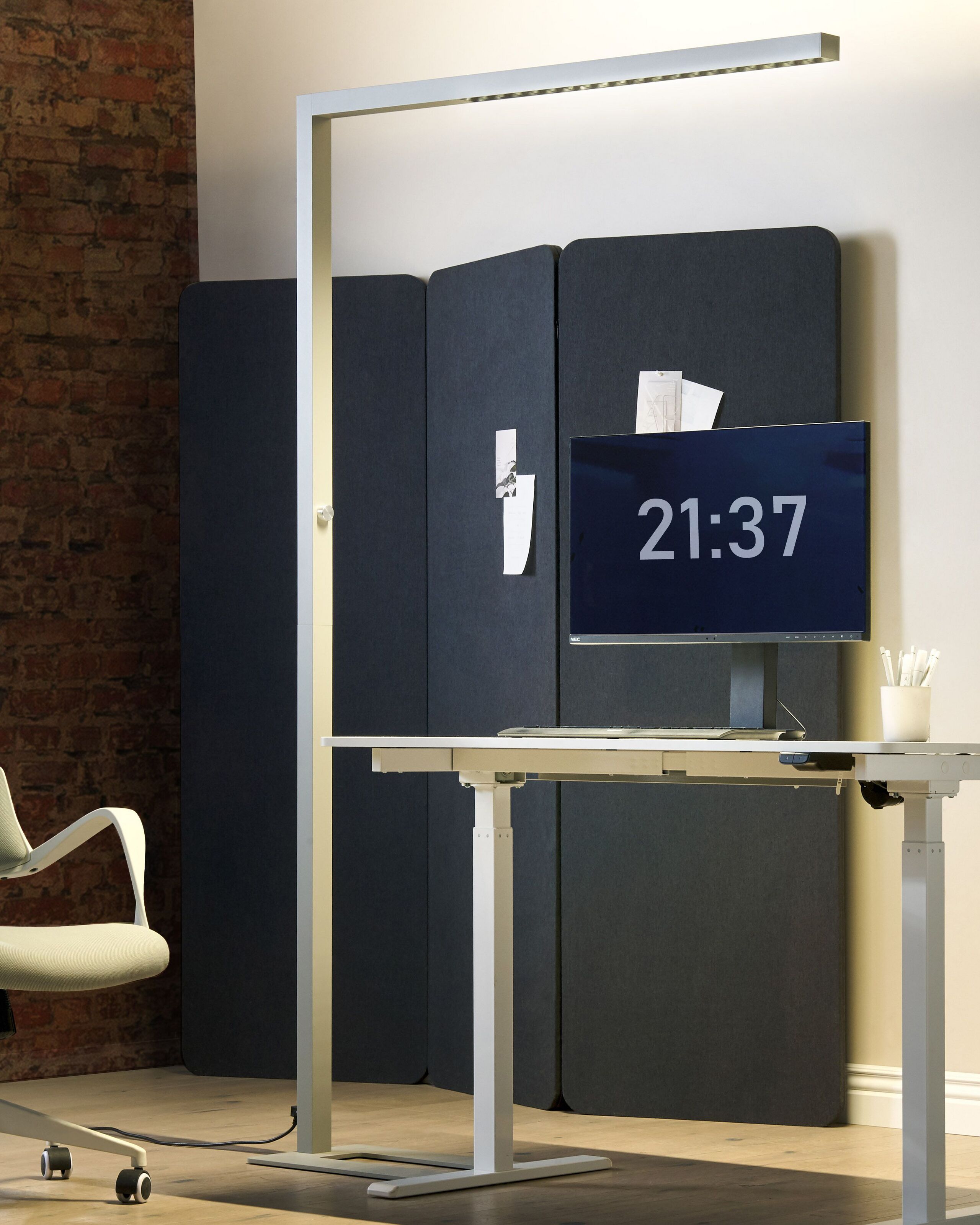 Candeeiro LED de chão metal prateado 194 cm altura sensor de movimento iluminação moderna escritório doméstico