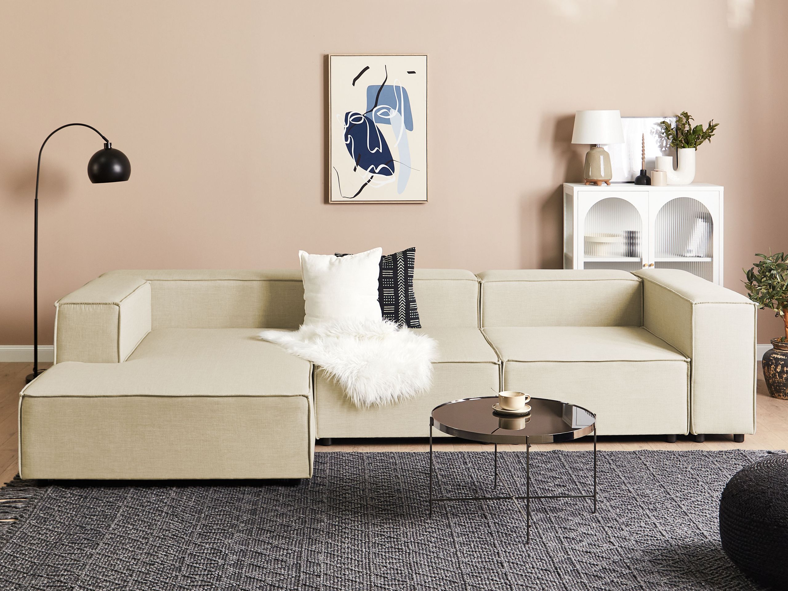 Sofá de canto direito modular em tecido creme de 3 lugares com pernas pretas de estilo moderno