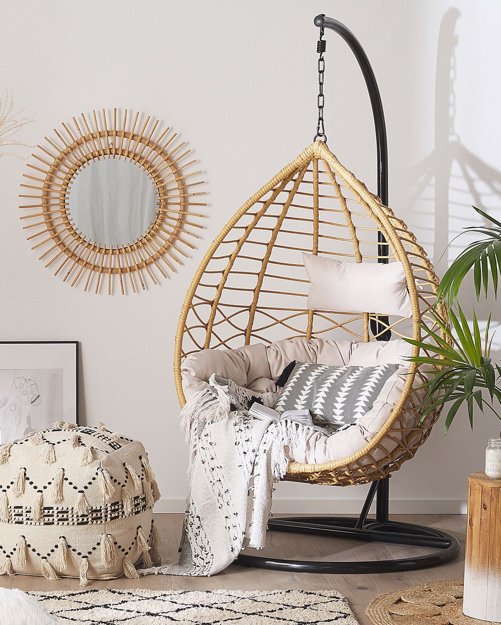 Sedia Sospesa Poltrona Pensile In Rattan Beige Con Struttura In Metallo A Forma Di Cestino Per Interni Ed Esterni Boho-image