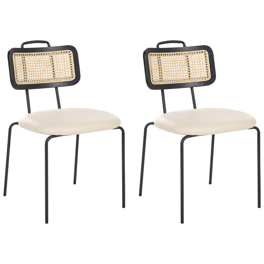 Set di 2 sedie da pranzo con seduta in ecopelle beige chiaro, schienale in rattan PE, gambe in ferro, senza braccioli, cappucci protettivi, design boho moderno