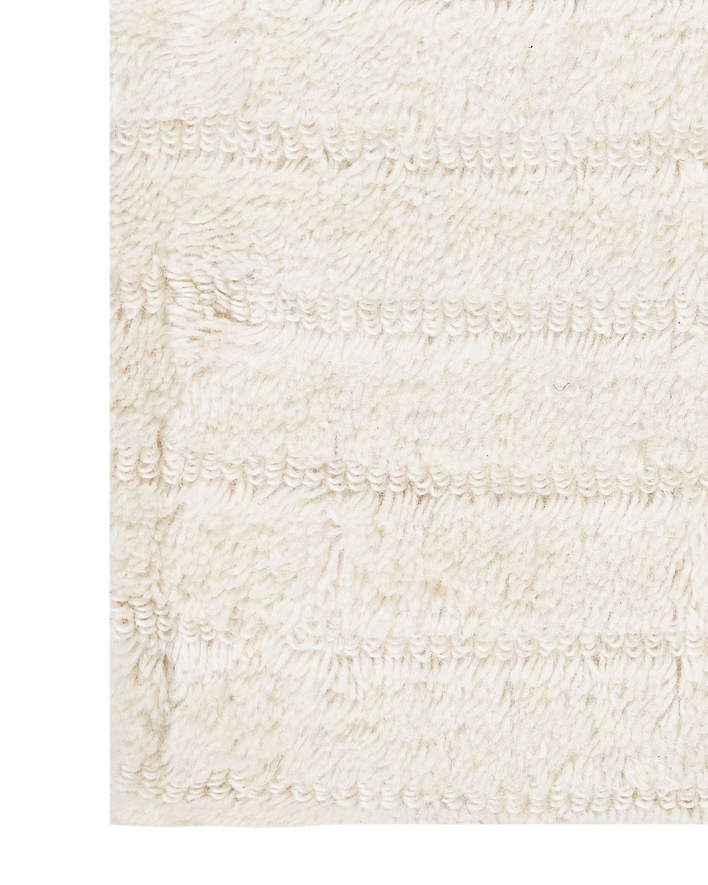 undef_src_sa_picid_901766_x_2560_type_whitesh_image.jpg