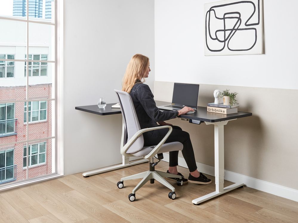 Scrivania Elettrica Regolabile A Forma Di L 160 X 59 Cm Piano Bianco E Nero Lato Sinistro Stile Moderno-image