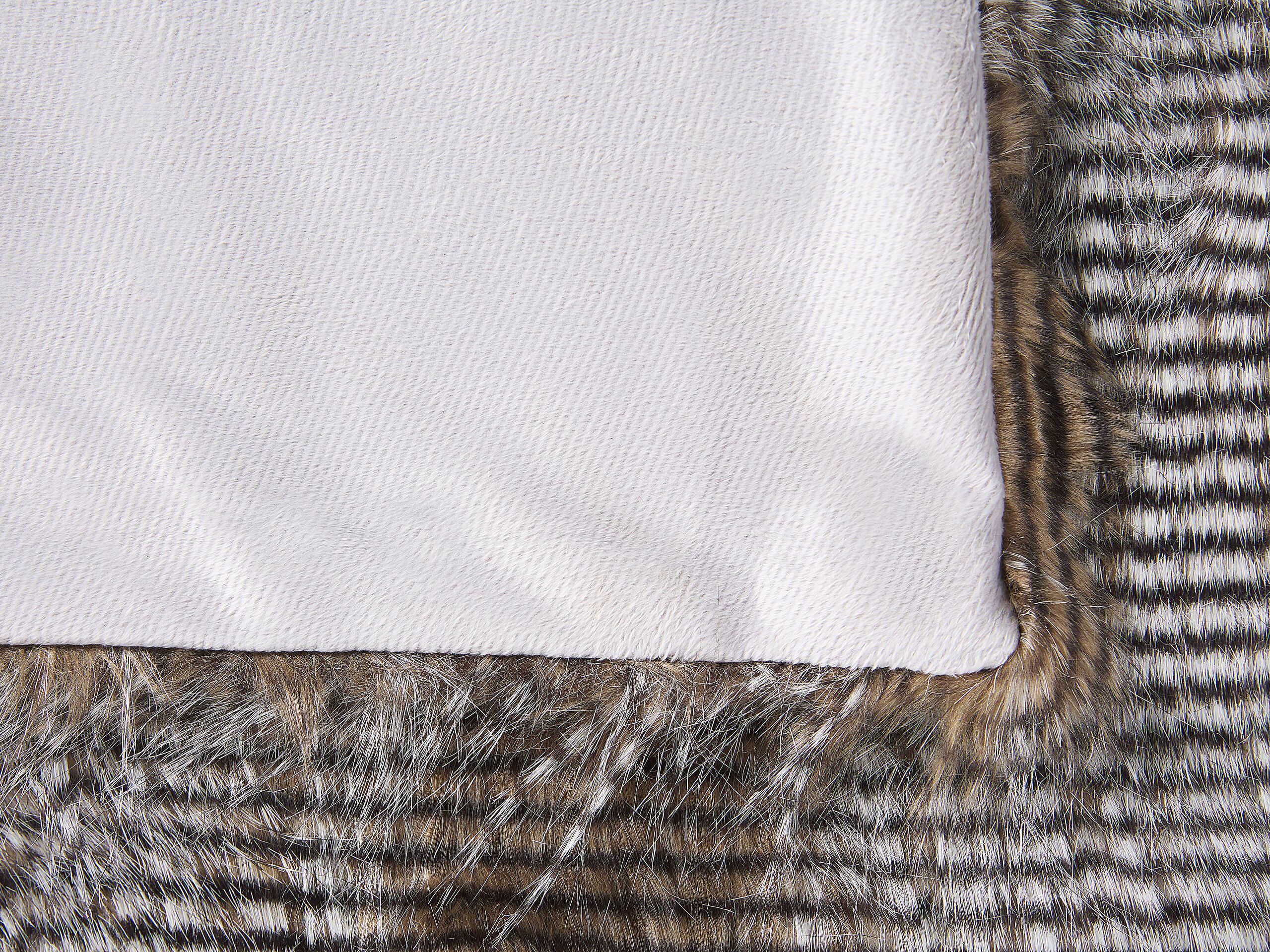 undef_src_sa_picid_812722_x_2560_type_whitesh_image.jpg