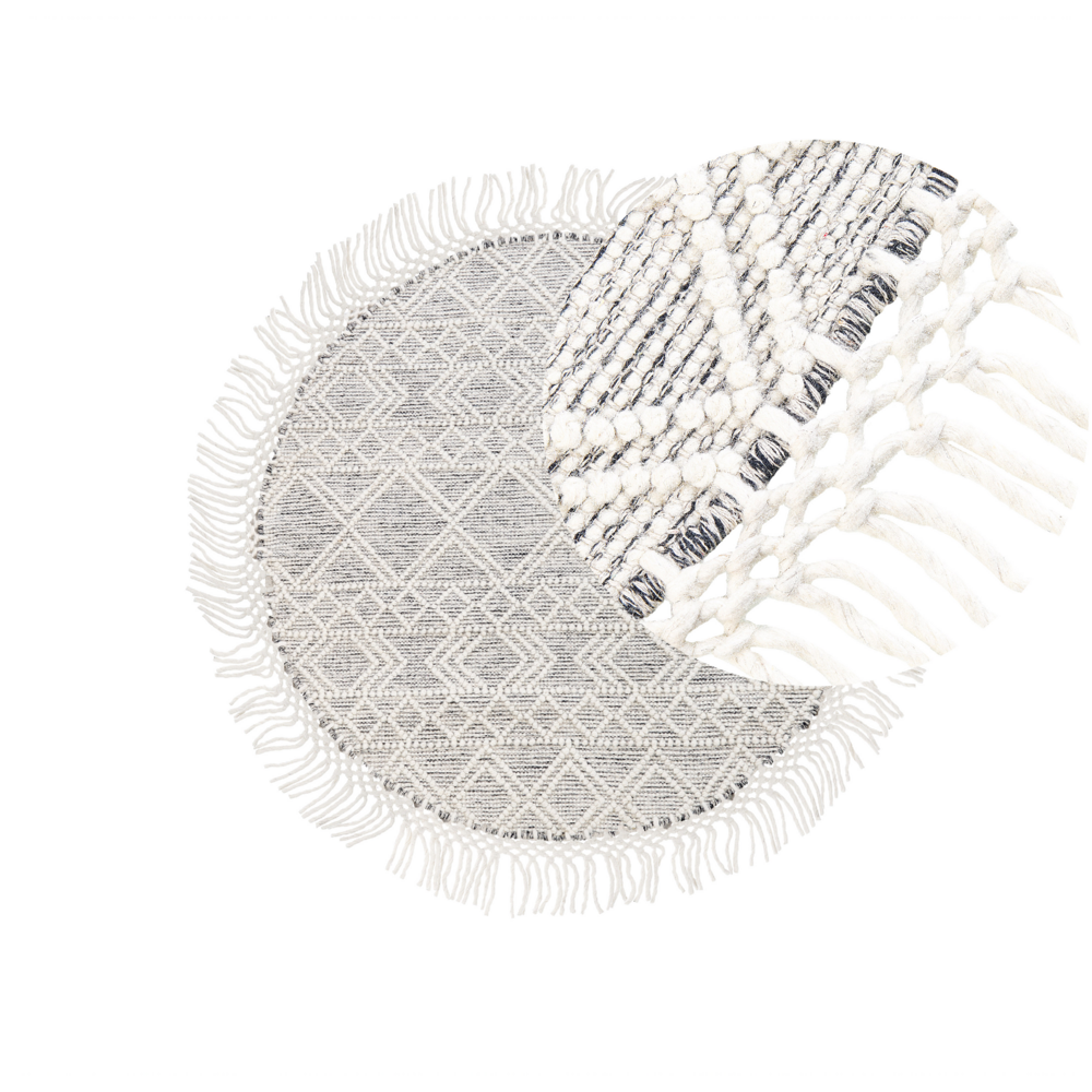 Image of Tappeto grigio e bianco sporco in lana e poliestere ⌀ 140 cm intrecciato a mano a trama piatta con frange e motivo geometrico