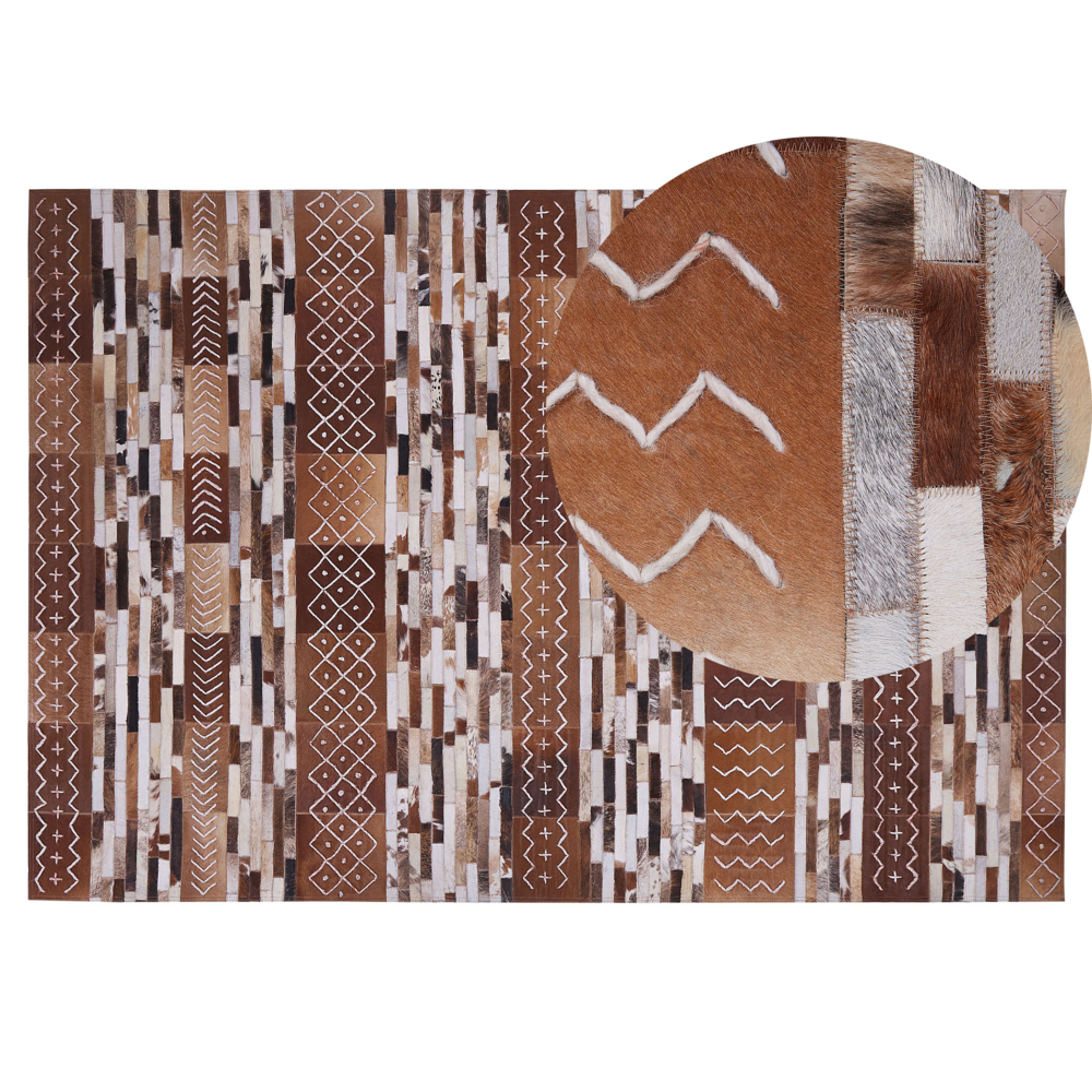 Image of Tappeto in pelle di vacchetta capelli castani su pelle patchwork a righe motivi scandinavi 140 x 200 cm